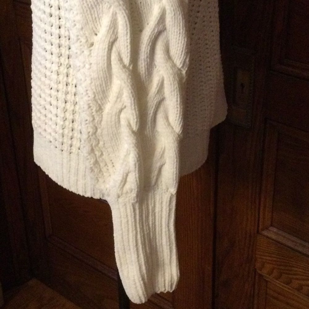 Express Cream Sweater - Picture 3 of 5